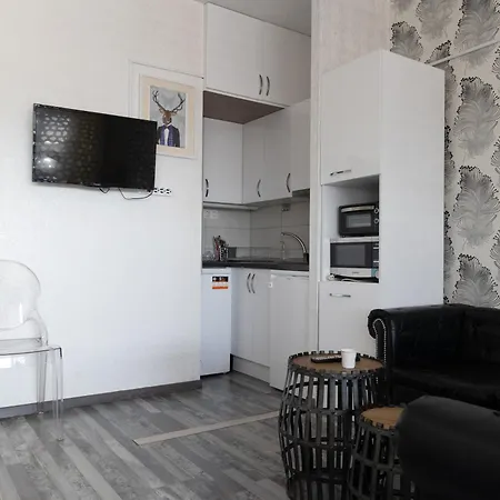 Center Iii By Casa D'oro