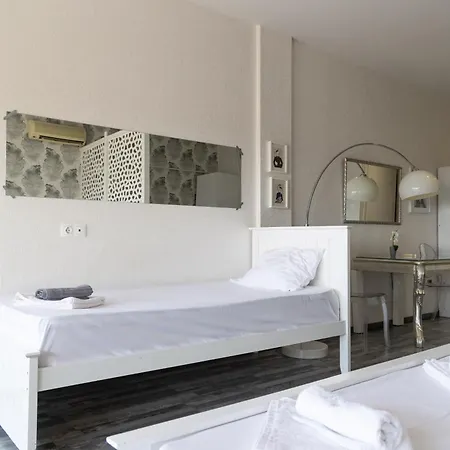 Center Iii By Casa D'oro *