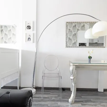 Center Iii By Casa D'oro