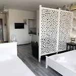 Center Iii By Goldenland Thessalonique