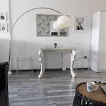Center Iii By Goldenland Appartement *